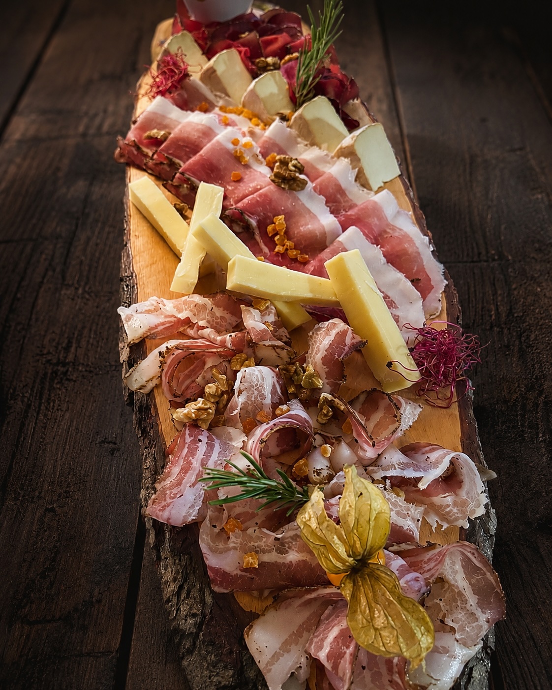 Valais platter — aperitif and local sharing boards