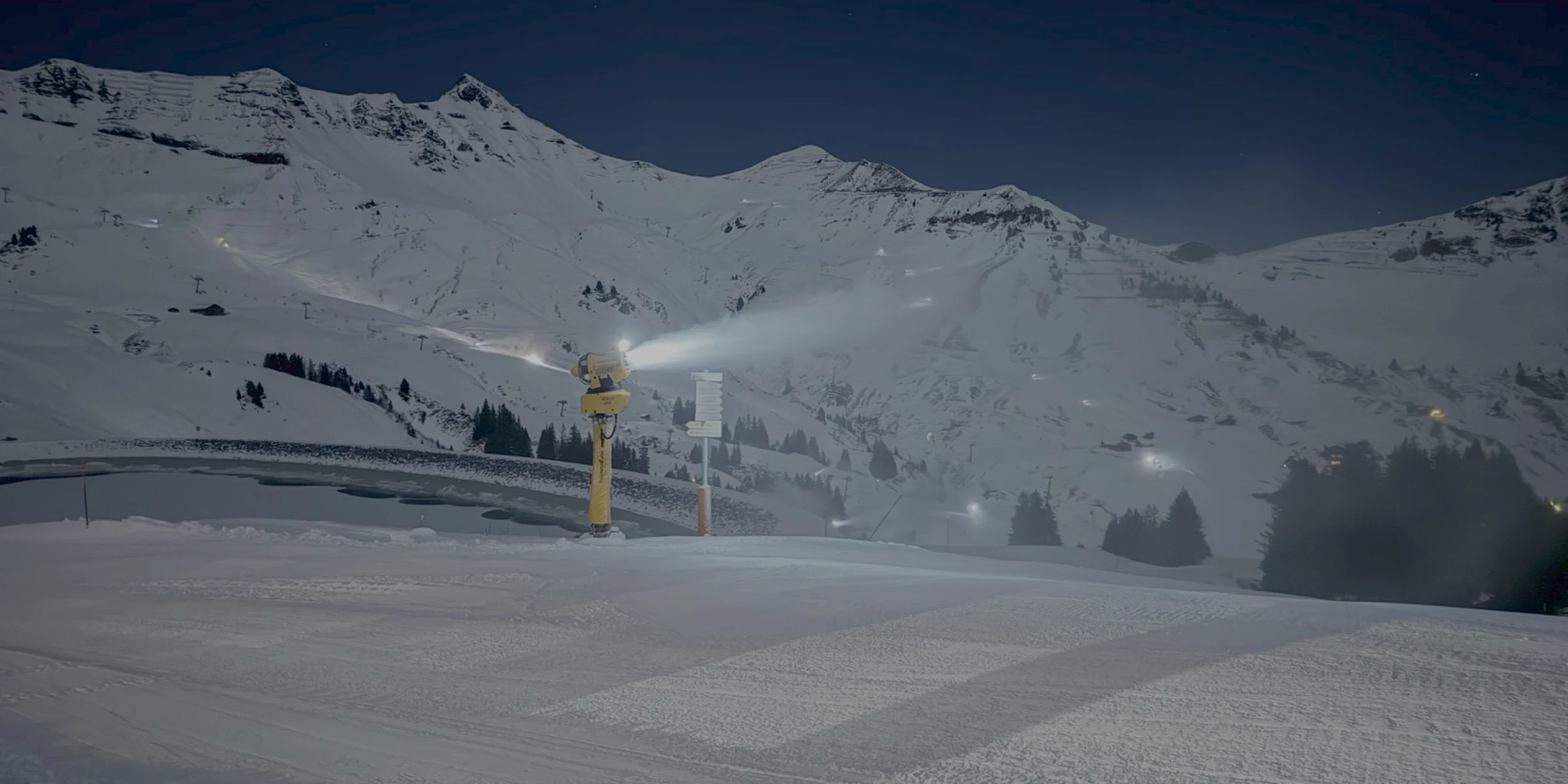 Les Dents Blanches enneigées depuis le refuge