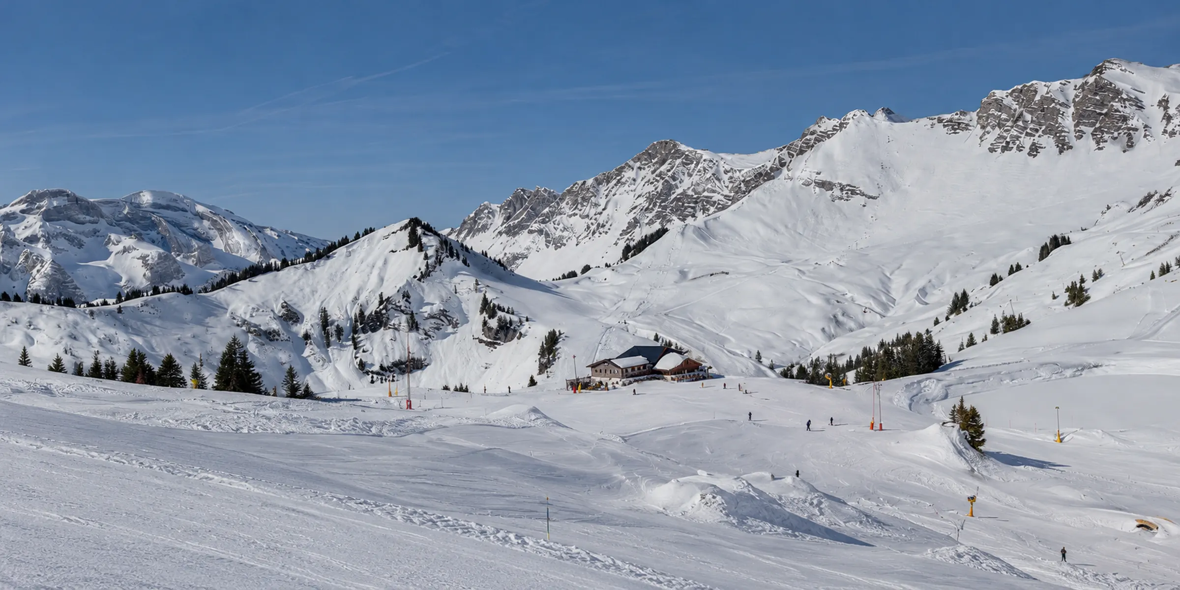 Hiver — le Chaudron sur les pistes enneigées des Crosets